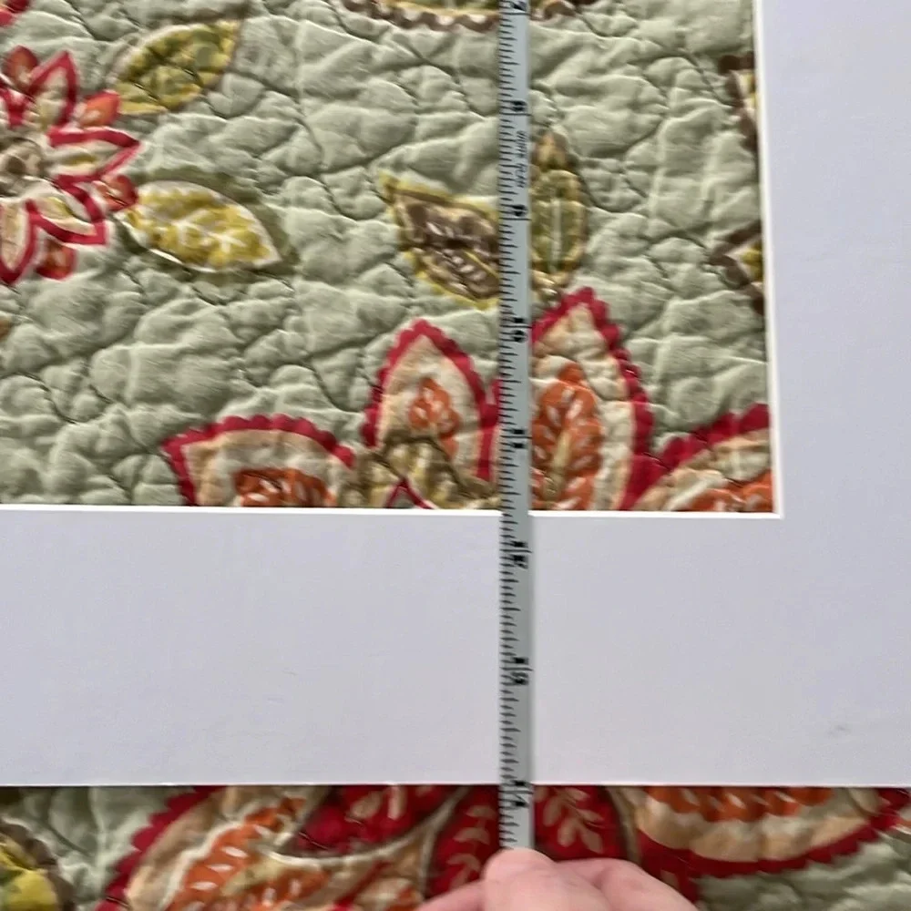 5 new/unused white picture frame mats. Sizes shown in pics.